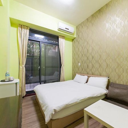 Fengjia Qing Su Homestay 타이중 외부 사진