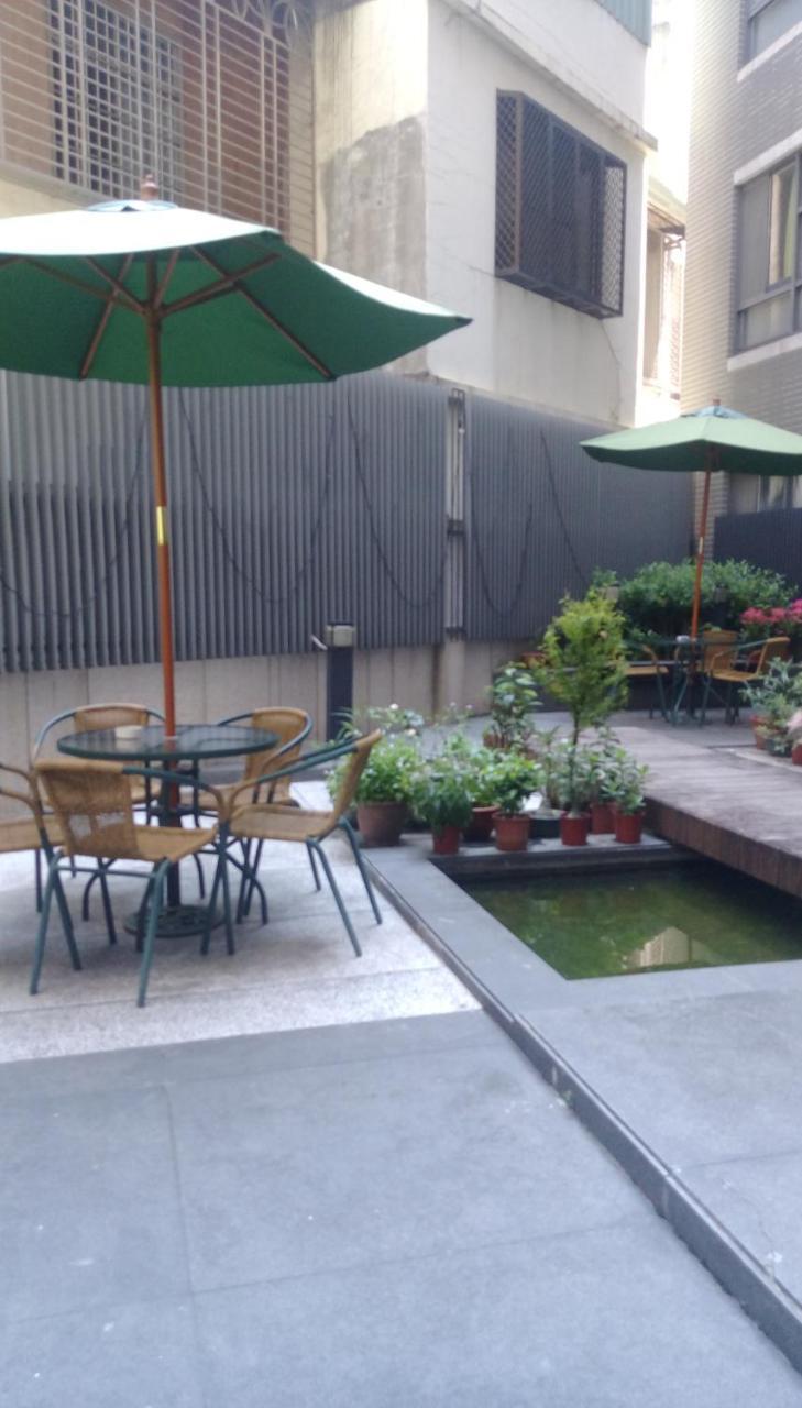 Fengjia Qing Su Homestay 타이중 외부 사진
