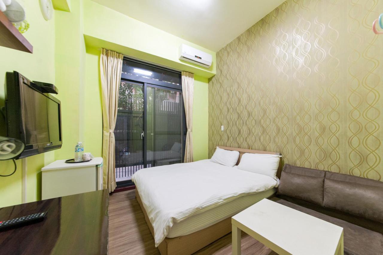 Fengjia Qing Su Homestay 타이중 외부 사진