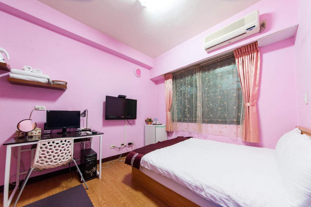 Fengjia Qing Su Homestay 타이중 외부 사진